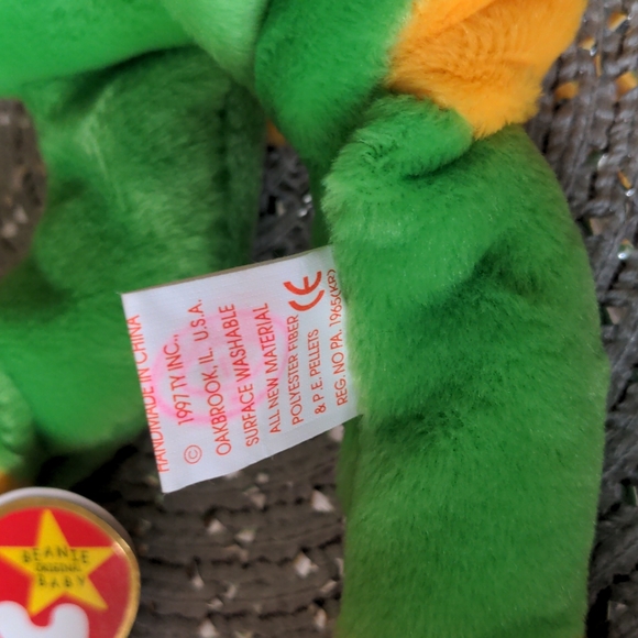 Smoochy is a BEANIE BABY frog from 1997, not a real frog - Picture 3 of 4